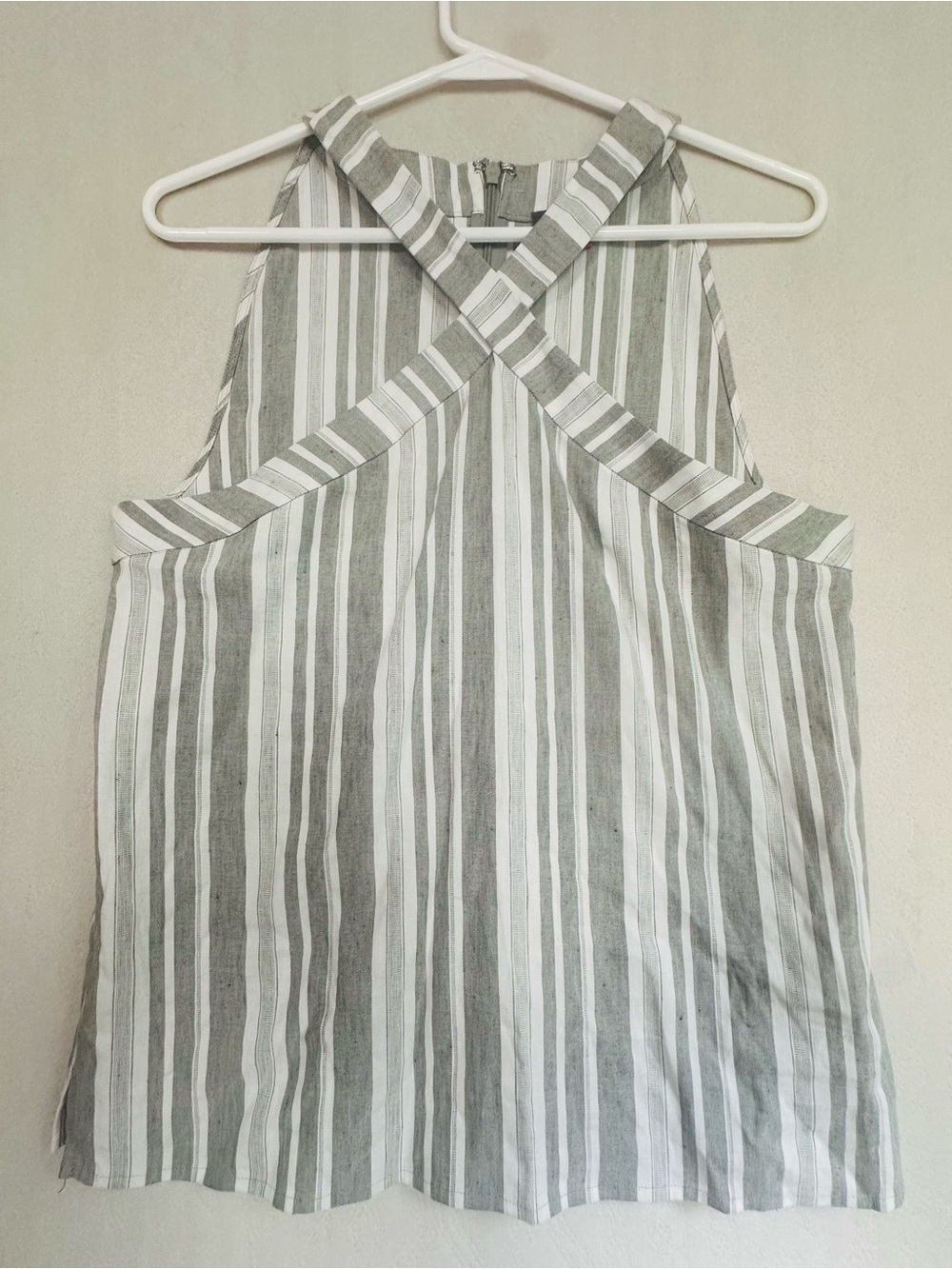 Vince Camuto Going Out Top Linen Gray & White Striped Crossback Tank Sz 10